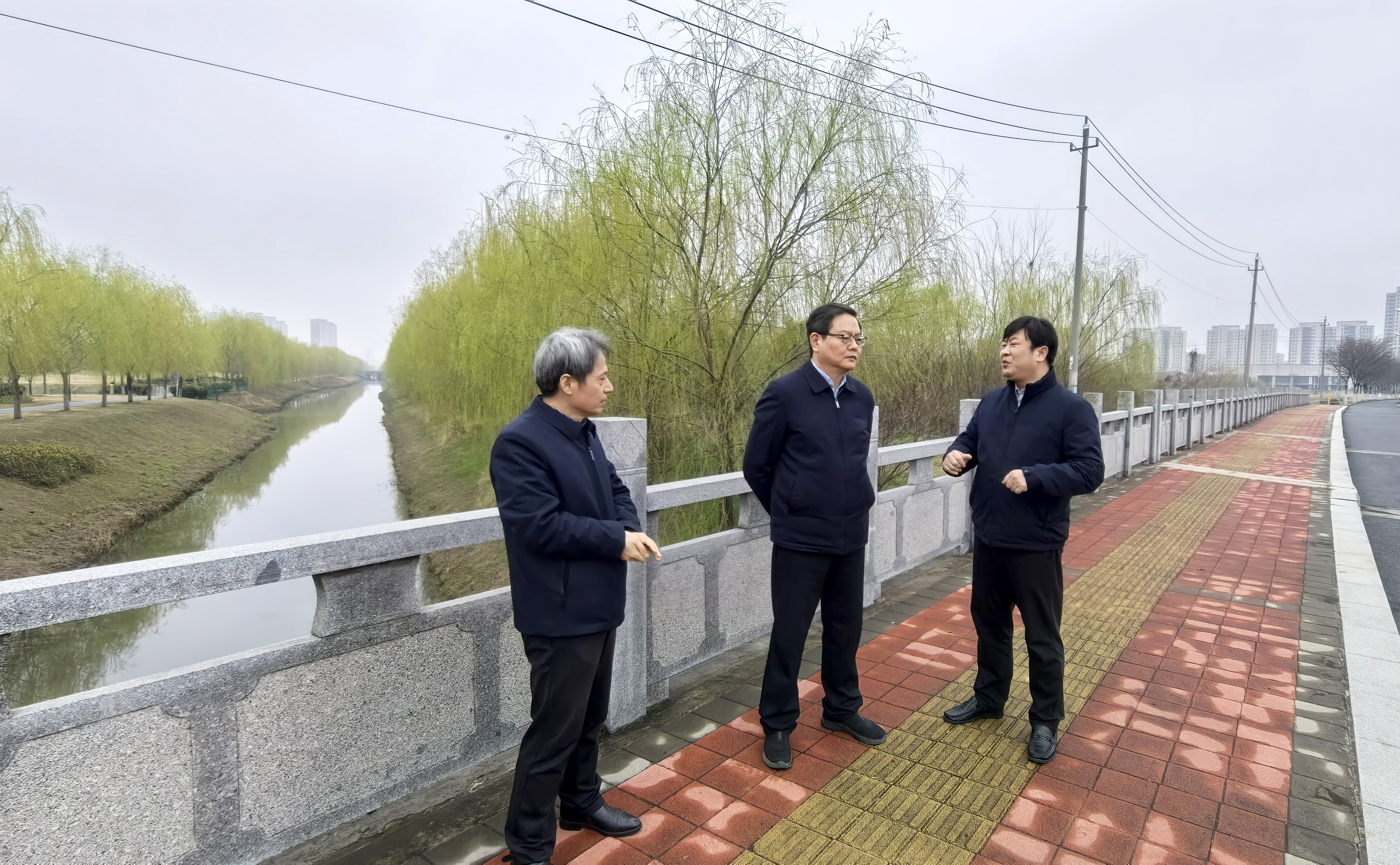 王冰开展巡河工作