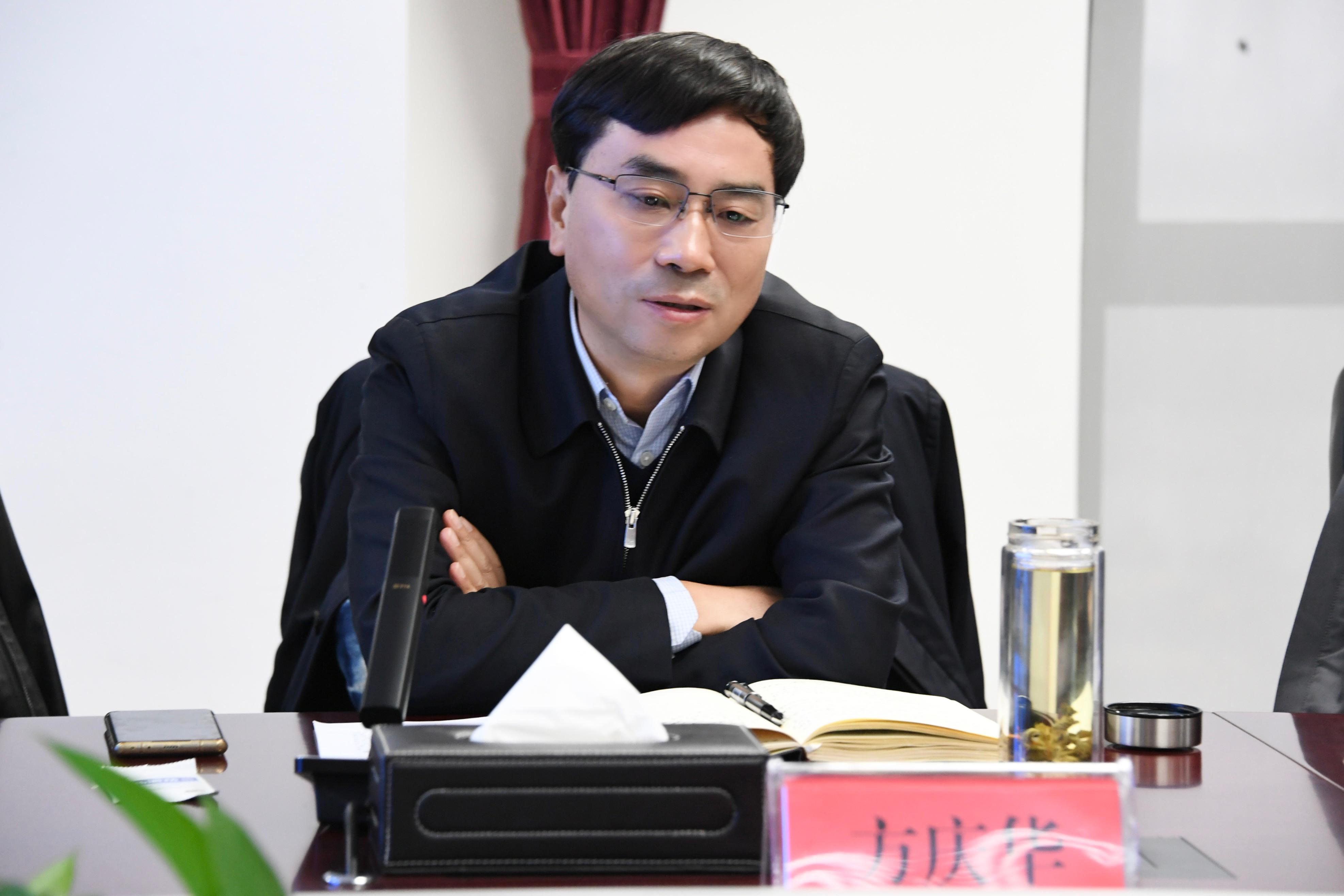 他强调,一要突出政治挂帅,把护航全国两会作为当前头等大事,必须将做